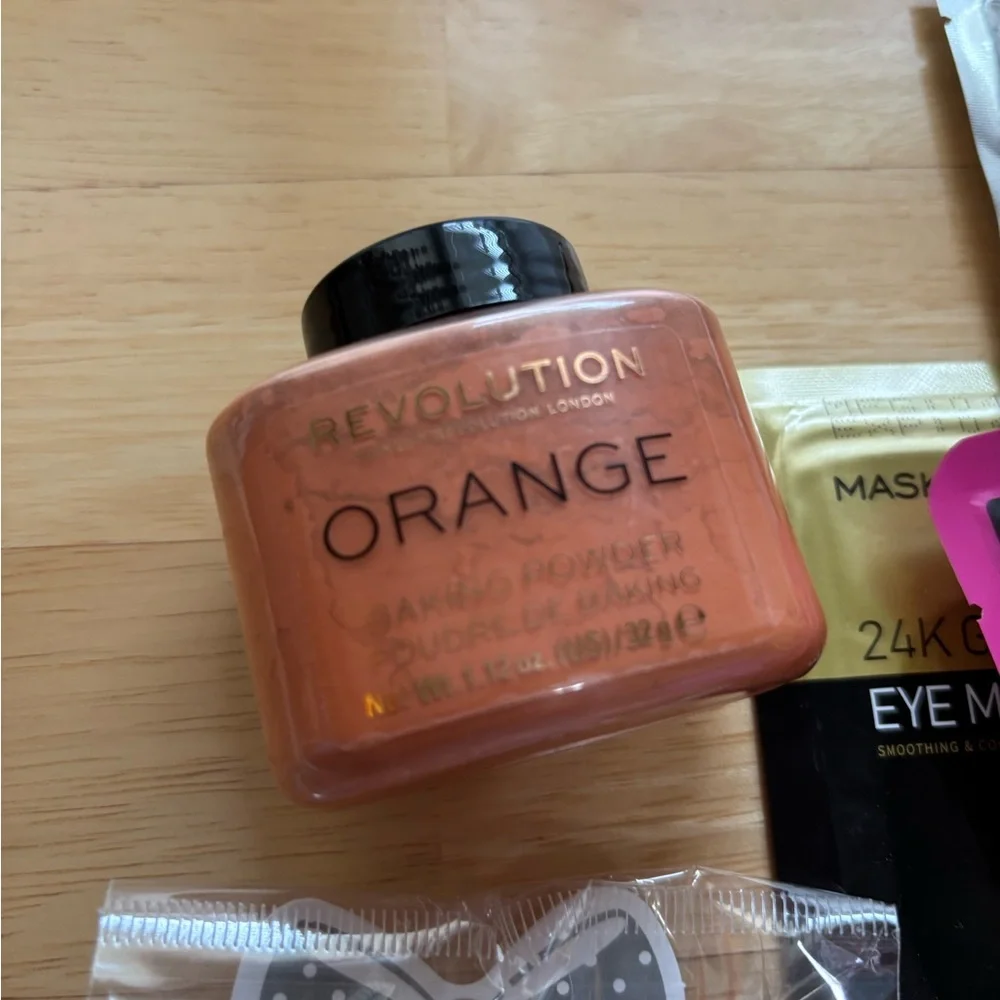 Assorted Beauty and Accessory Set - Picture 11 of 13